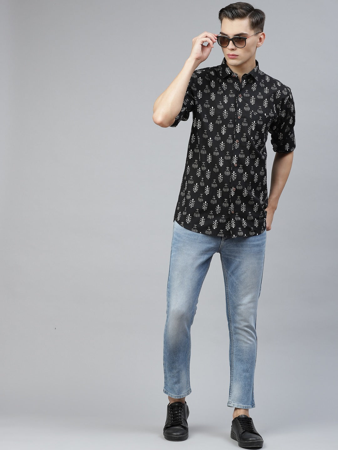 Millennial Men Black Comfort Opaque Printed Casual Shirt