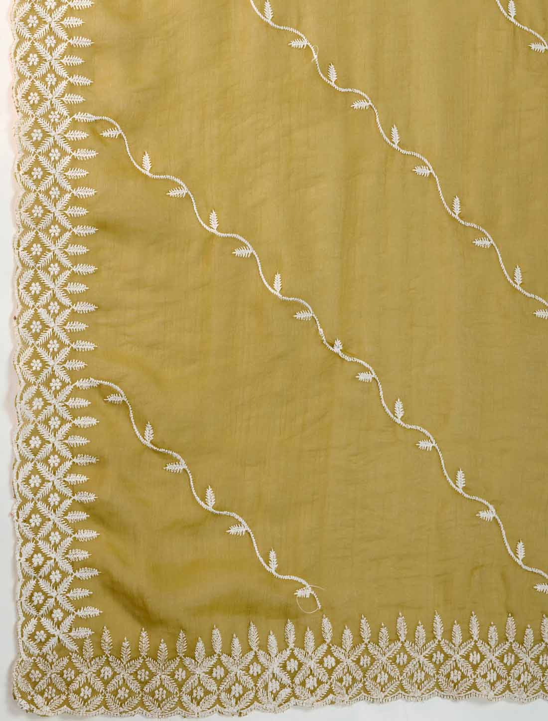 Velvet Chiffon Tensile Thread & Sequins Ethnic Embroidery Saree