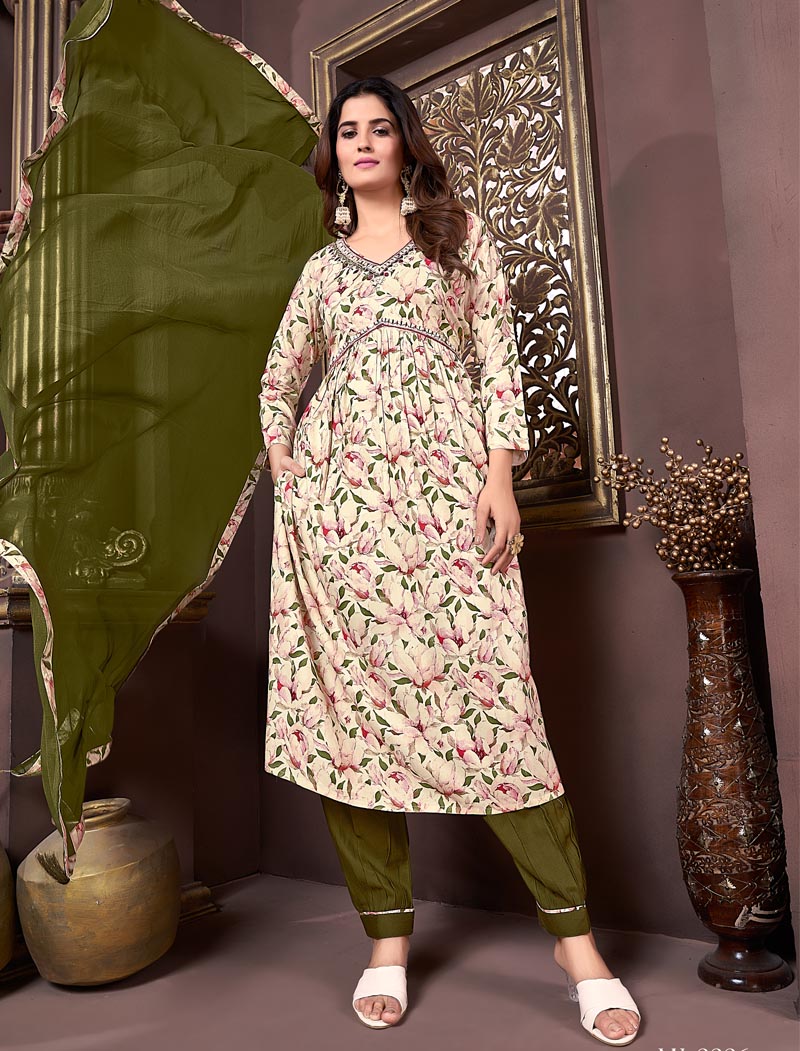 Elegant Handcrafted Ethnic Rayon Women Kurta Set With Pant & Heavy Najmin Dupatta