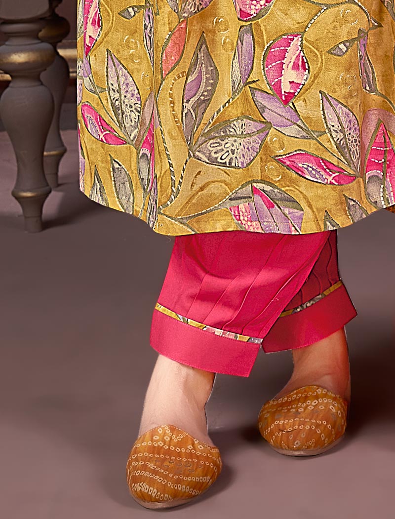 Premium Rayon Ethnic Kurta Set For Women with Najmin Printed Lace Dupatta & Pant