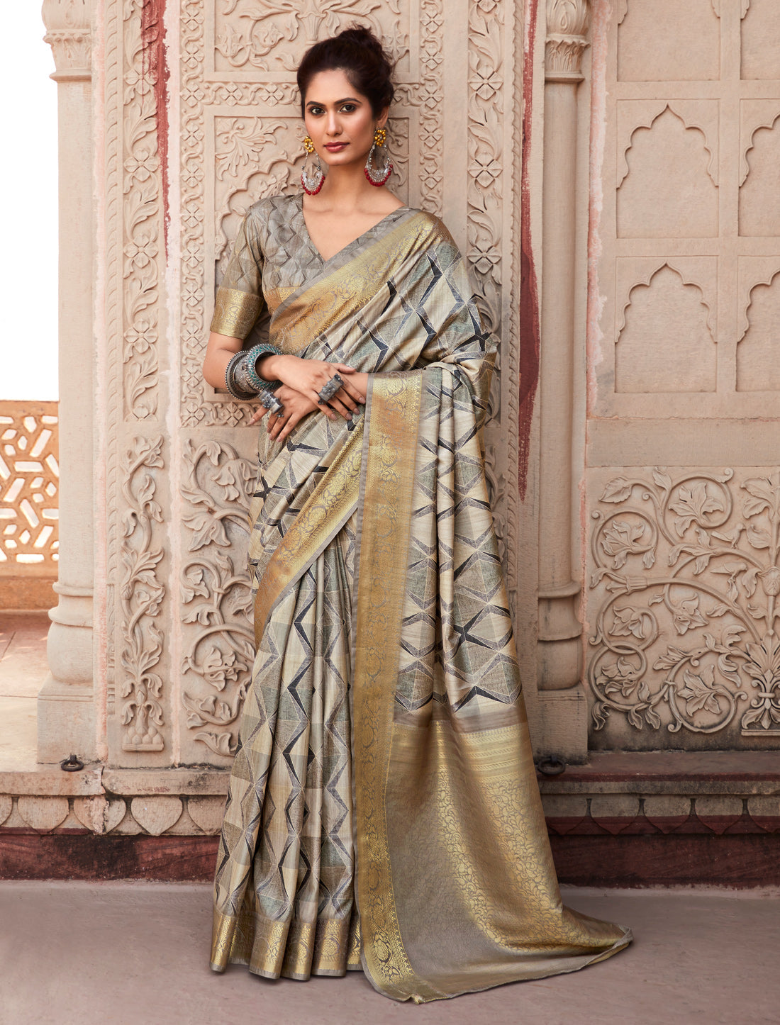 Charcoal Grey Ethnic Party Wear Handloom Silk Saree