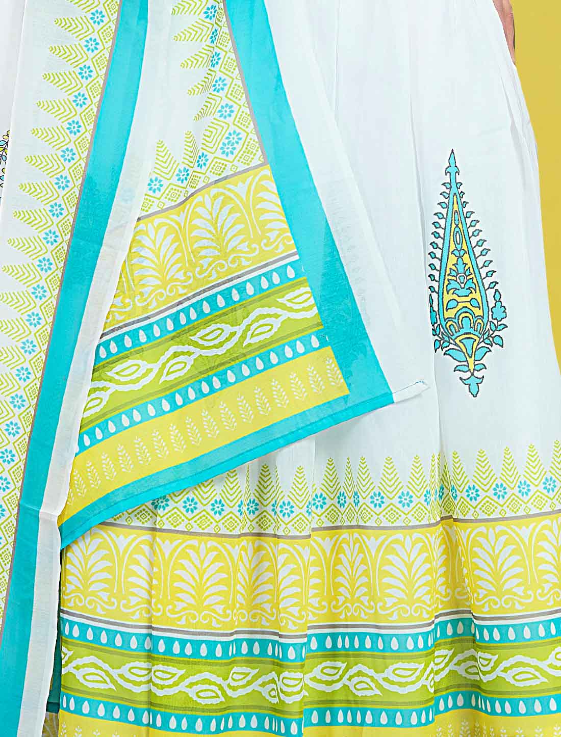 Ethnic White & Blue Mal Cotton Elegant Comfortable Salwar Suits