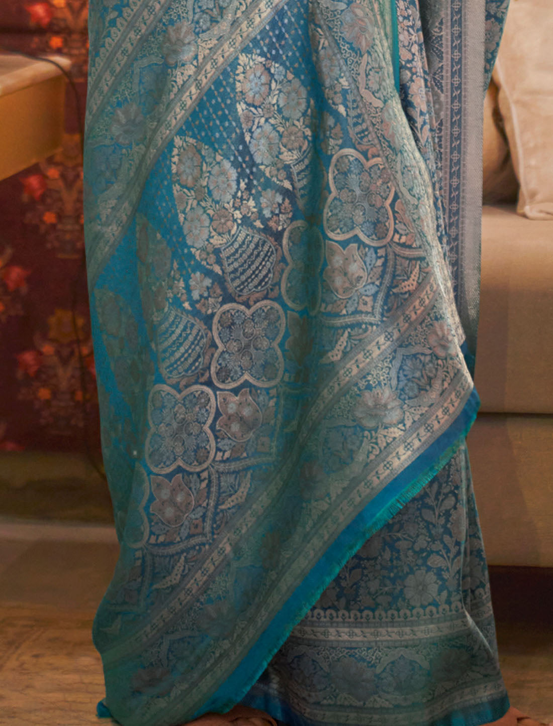 Intricate Party Wear Handloom Weaving Two Tone Zari Silk Saree