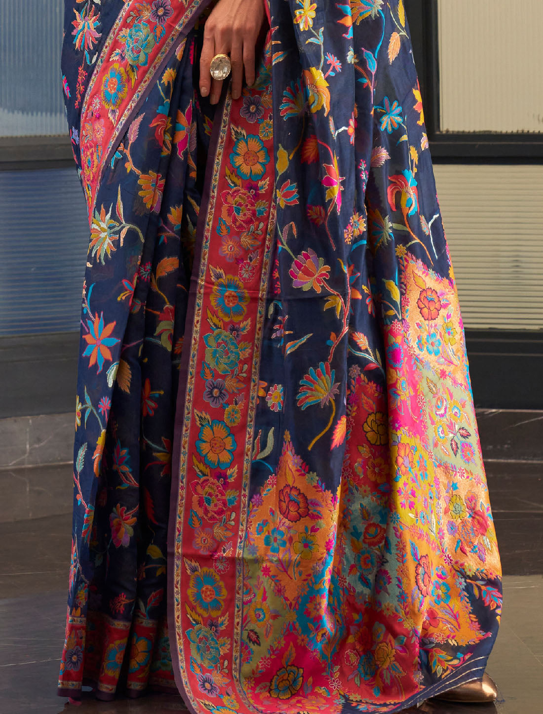 Navy Blue Elegant Silk Party Wear Handloom Weaving Saree