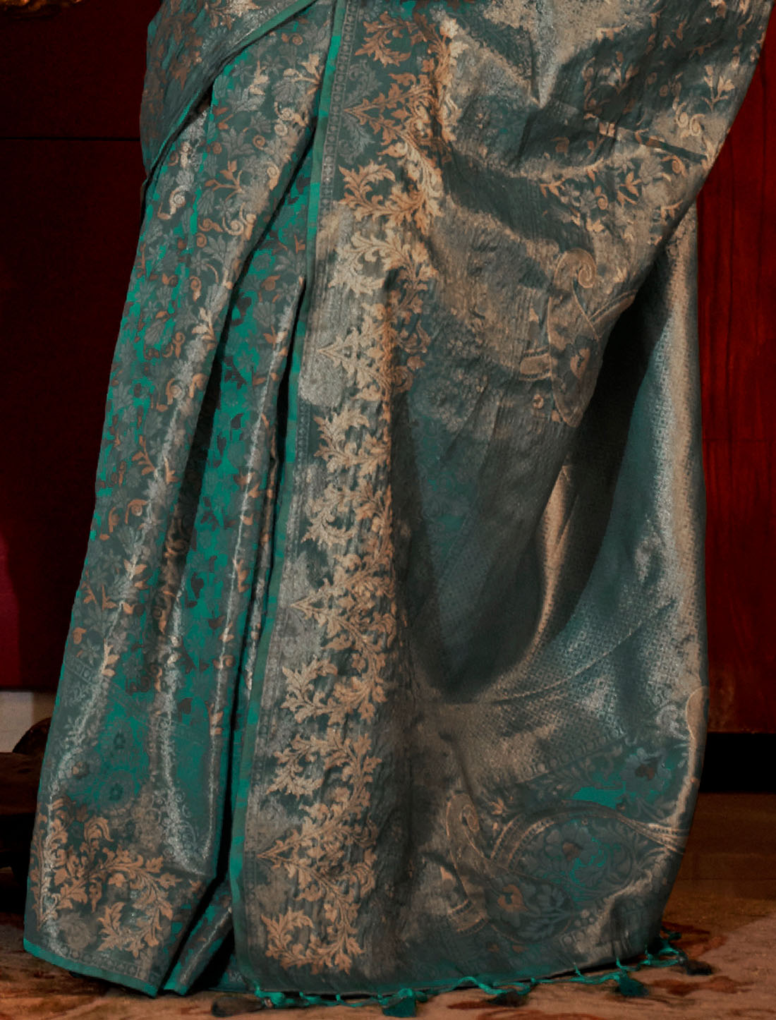 Handloom Silk Dreamy Drapes Fancy Zari Base Saree For Women