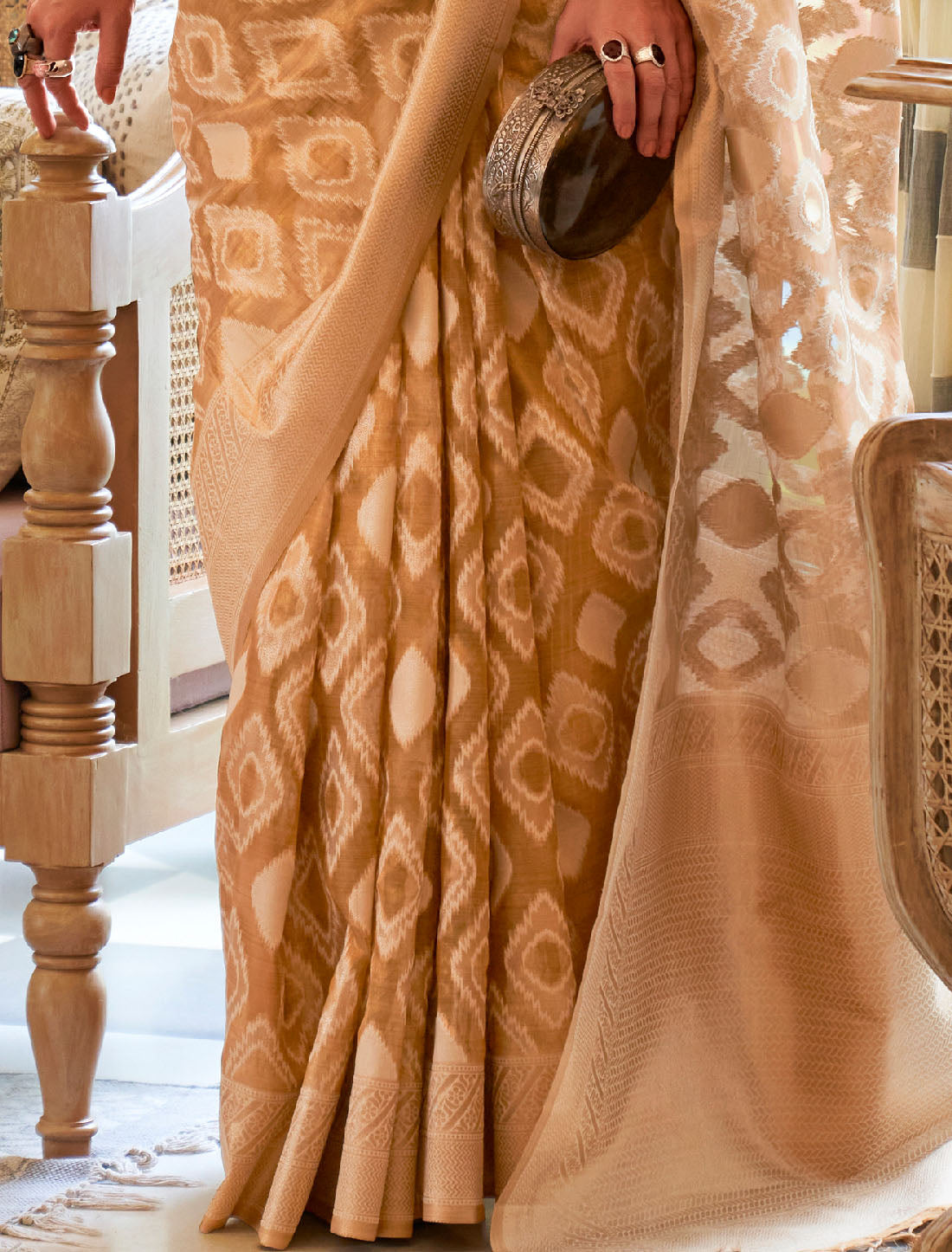 Multi Women Zari Radiant Handloom Weaving Saree