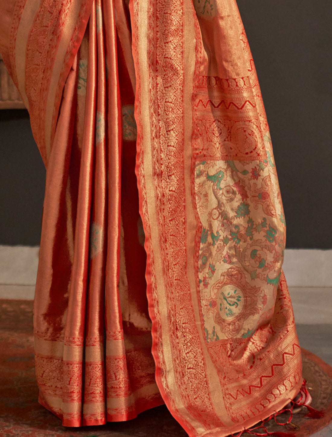 Enchanting Handloom Zari Base Women Weaving Silk Saree