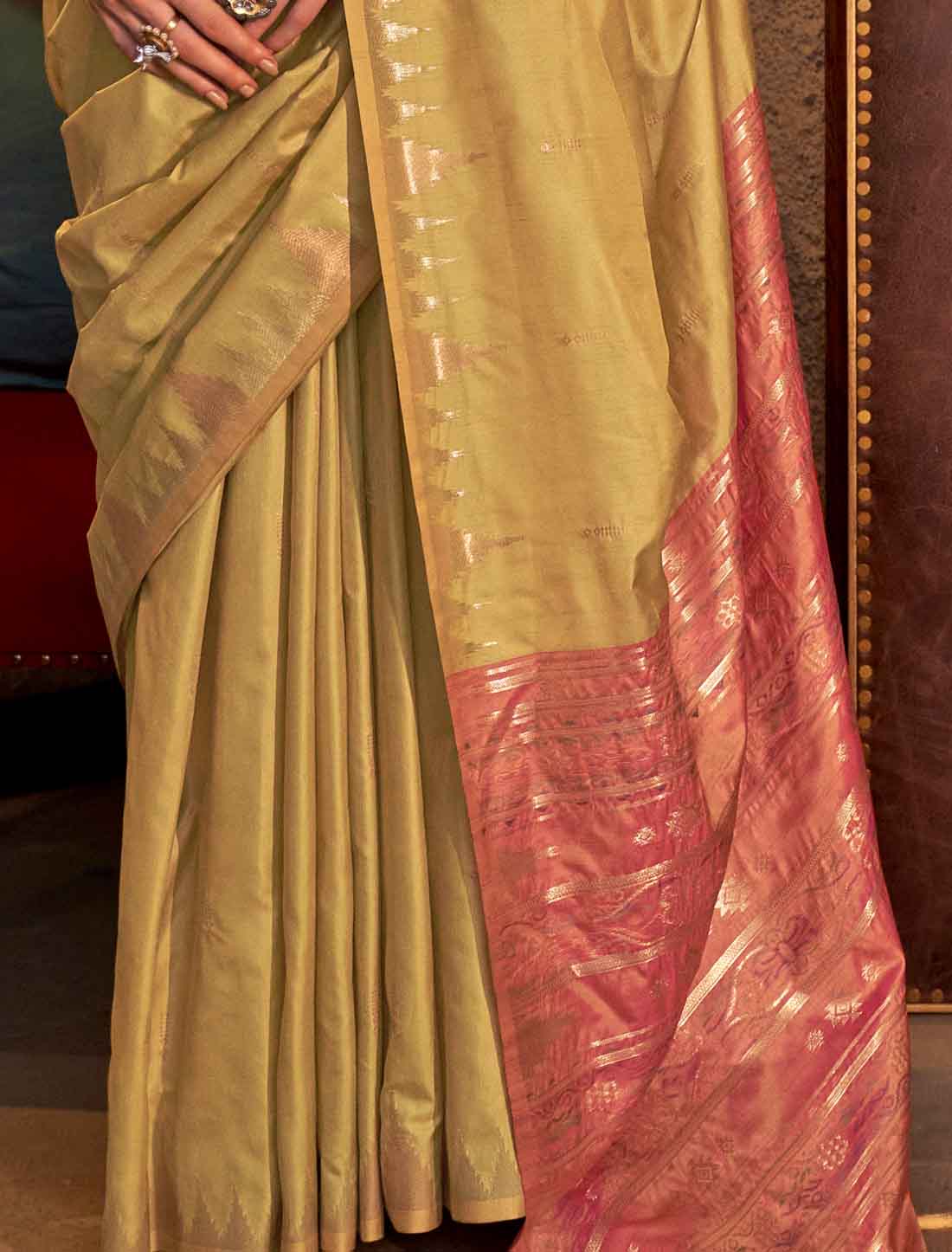 Elegance Ethnic Tussar Silk Hadloom Weaving Designer Saree