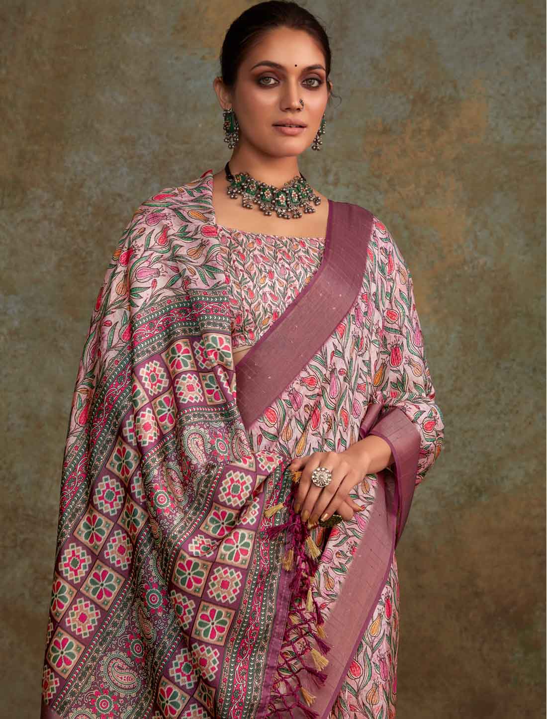 Ethinc Handloom Silk Witn Weaving Sequence Work Pink Saree