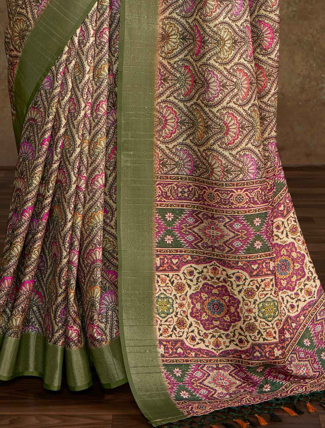Green Handloom Silk Witn Weaving Sequence Work Ethnic Saree
