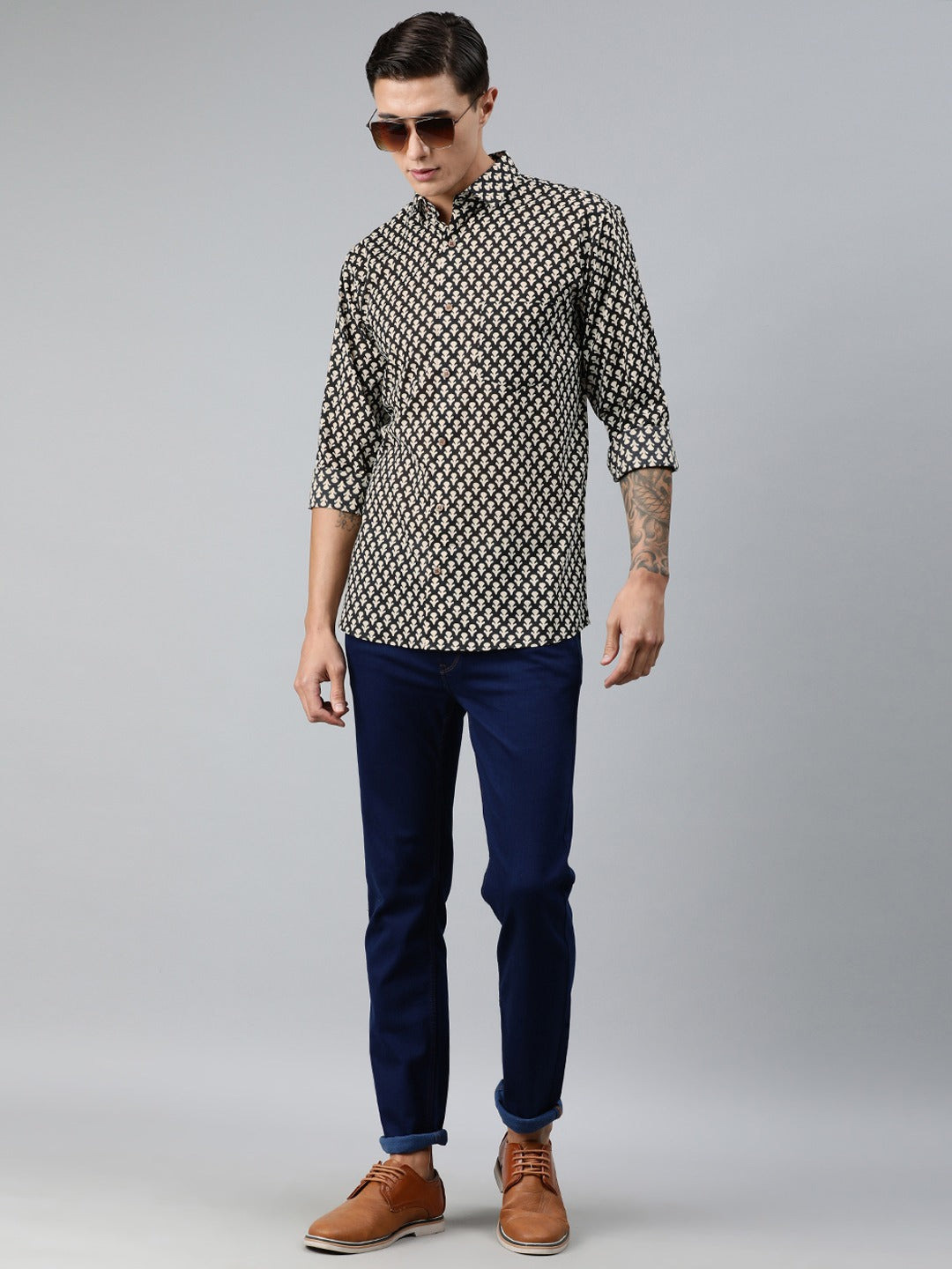 Millennial Men Black & Cream-Coloured Regular Fit Printed Casual Shirt