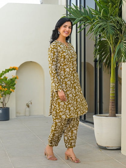 Mahndi Green Curved Hem Cotton Kurta Pant Sets