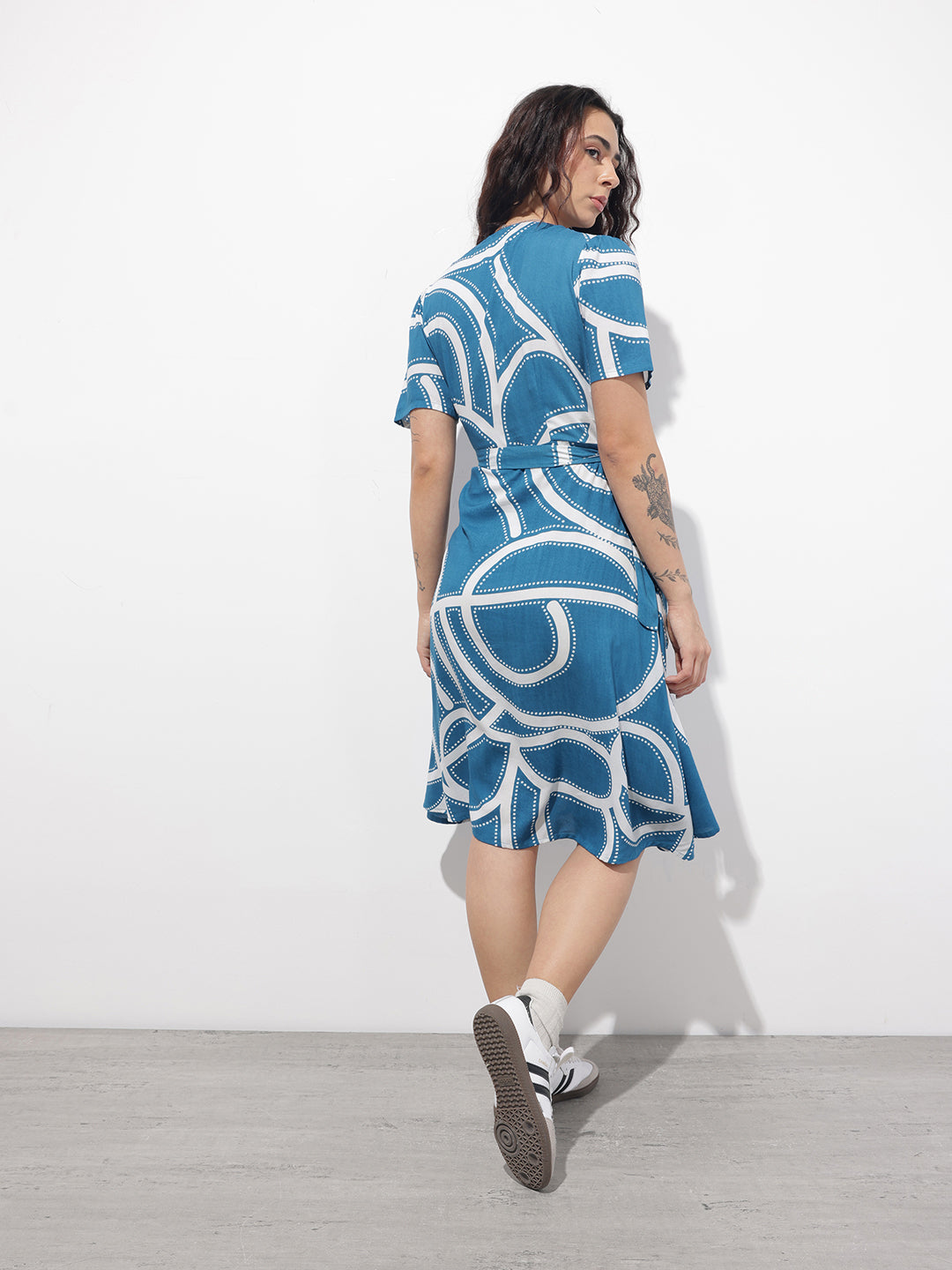 Blue Lepal Neck Abstract Print Rayon Midi Dress