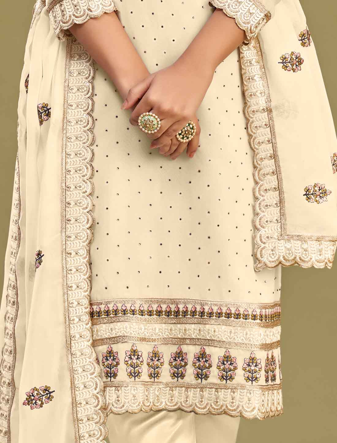 Off White Georgette An Dull Santoon Embroidery Work Ethnic Kurta Sets