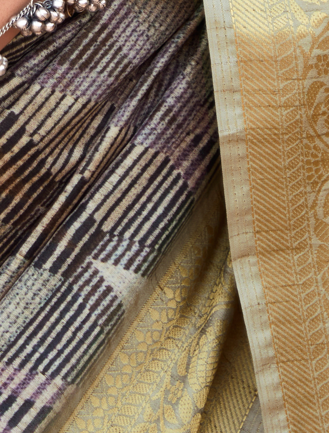 Lime Gold Ethic Hanloom Silk Designer Party Wear Saree