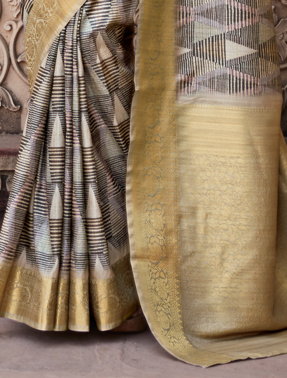 Lime Gold Ethic Hanloom Silk Designer Party Wear Saree