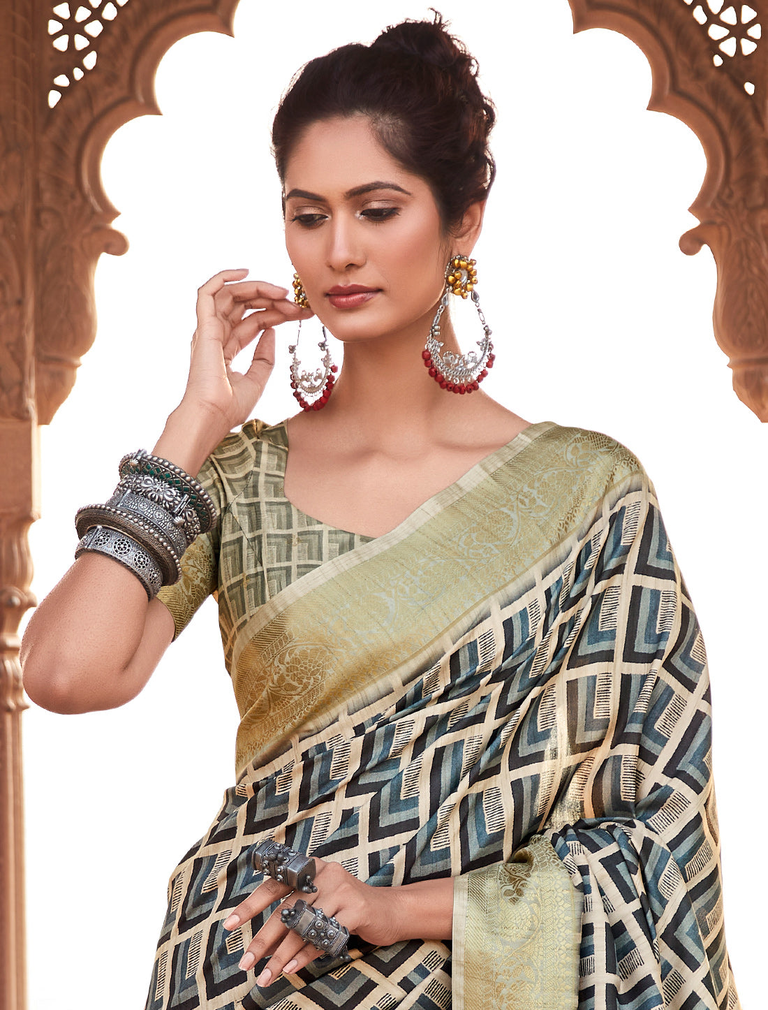 Golden Beige Handloom Silk Ethnic Designer Party Wear Saree