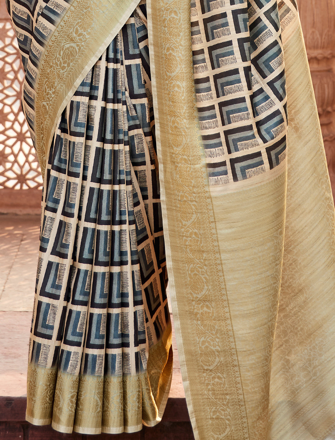 Golden Beige Handloom Silk Ethnic Designer Party Wear Saree