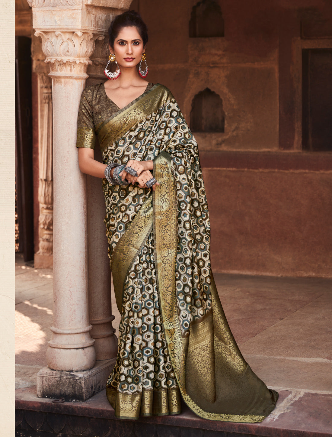 Green Ethnic Handloom Silk Designer Party Wear Saree
