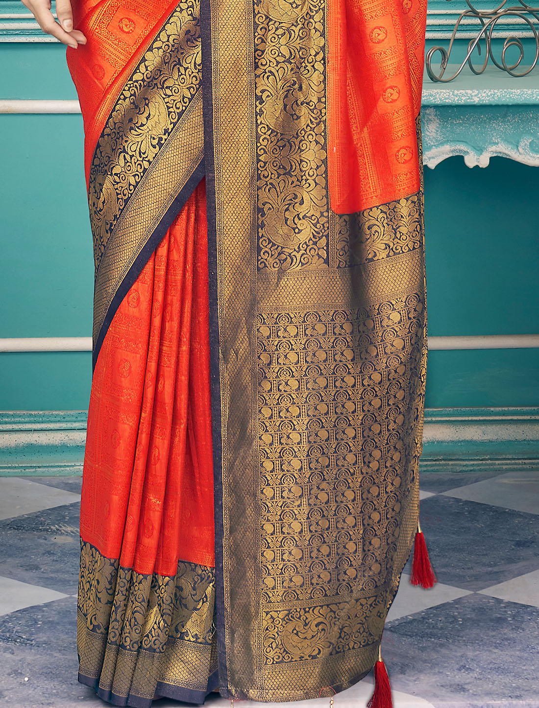 Divine Drapes Softy Kubera Pattu Saree with Chaap Dying For Women