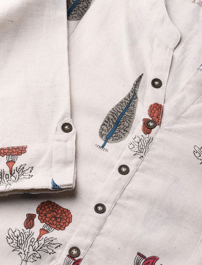 Women Off-White Printed Straight Short Sleeves Two Pockets Kurta