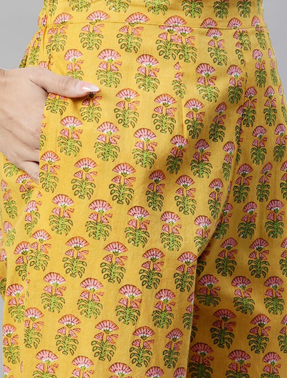 Women Yellow Floral Printed Pure Cotton Ethnic Kurta Set