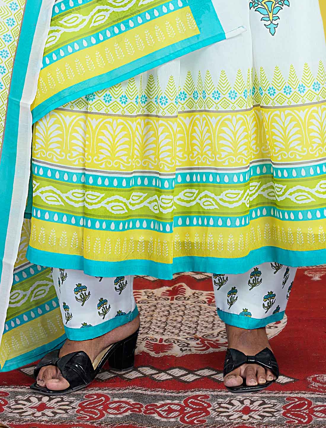 Ethnic White & Blue Mal Cotton Elegant Comfortable Salwar Suits