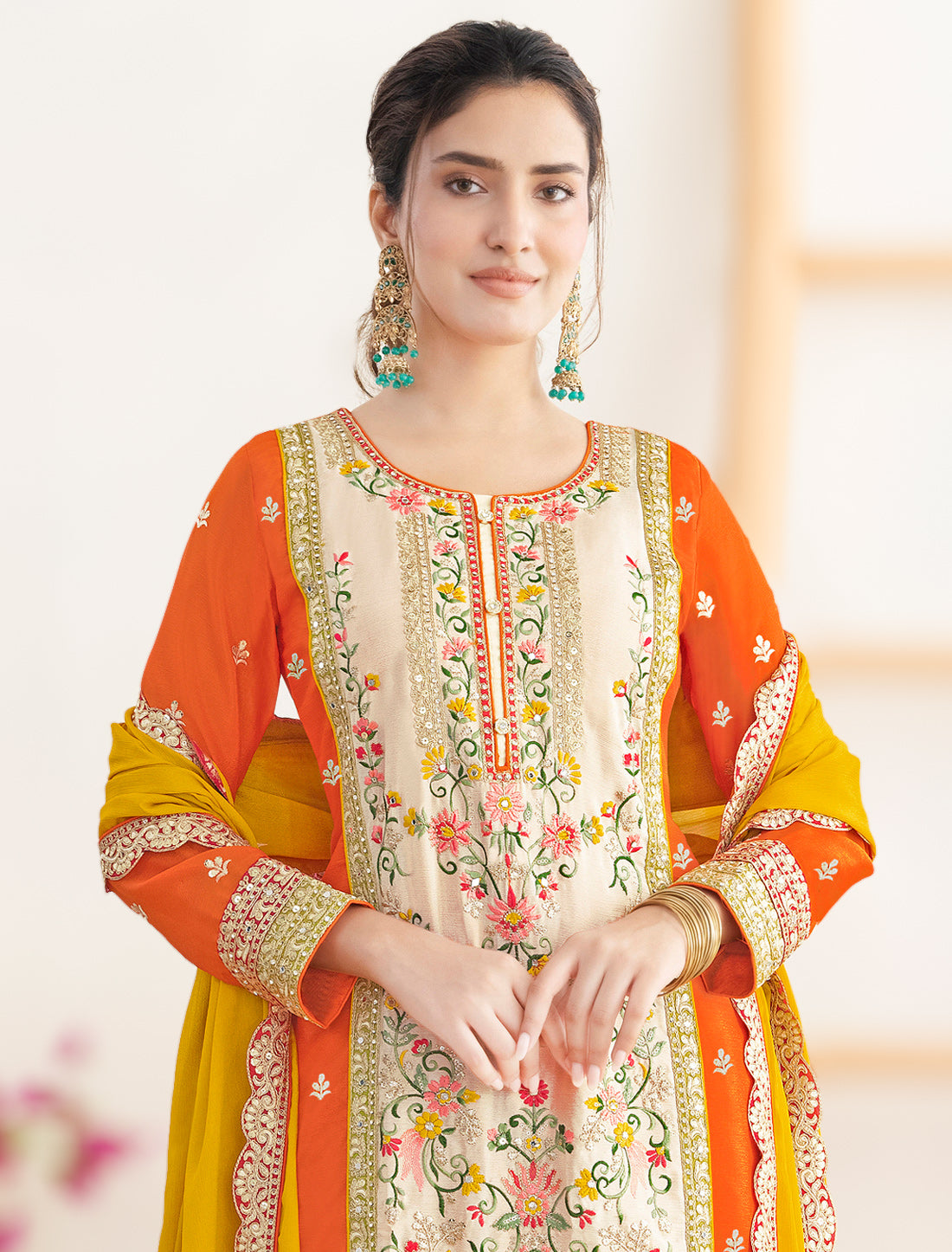 Premium Ethnic Wear for Women – Freesize Chinnon Set with Mirror Work
