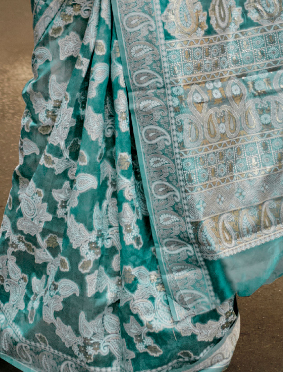 Luxe Organza: Lucknowi Zari Chikankari Handloom Weaving Saree For Women