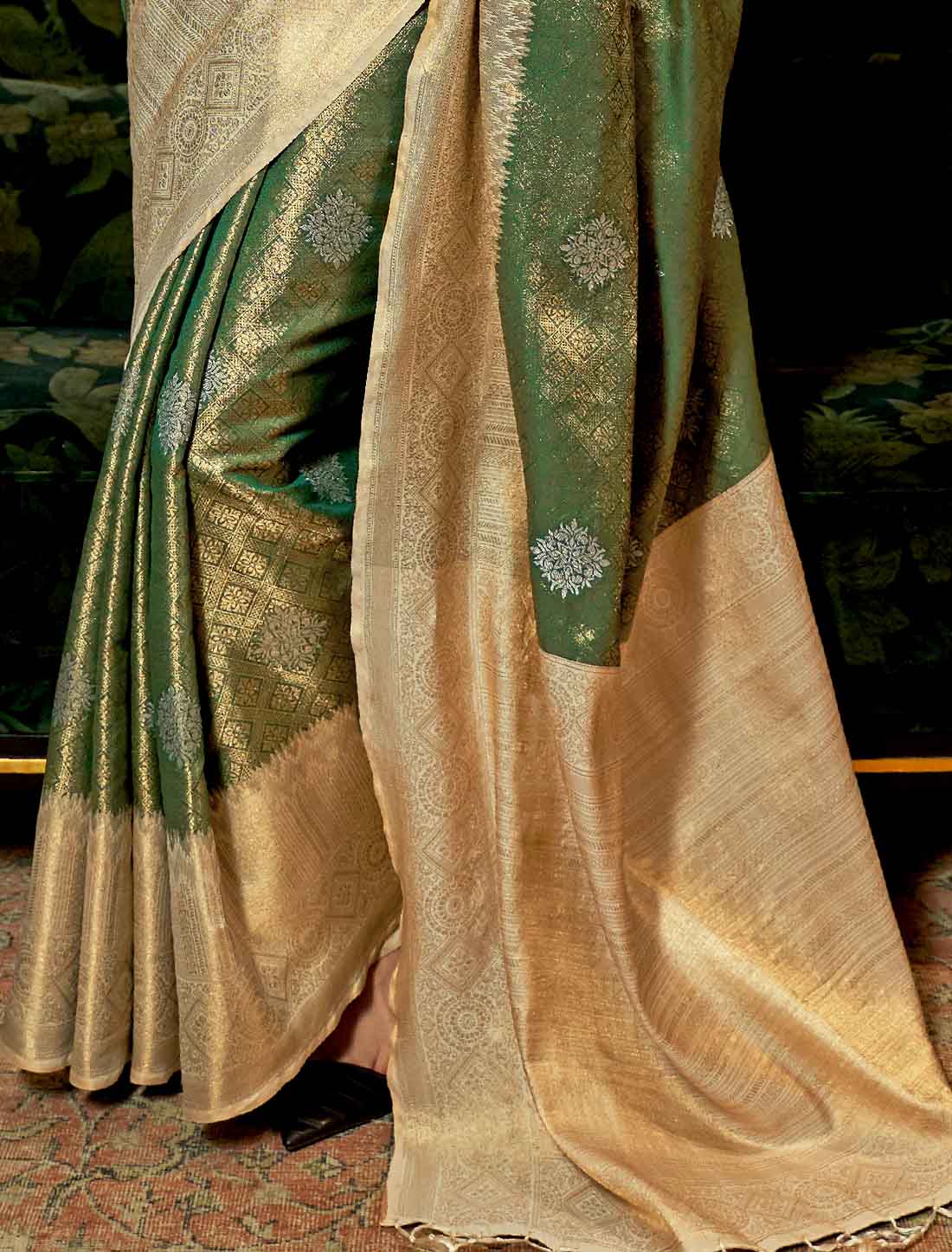 Wear Silk Designer Zari Base Handloom Weaving Ethinc Saree