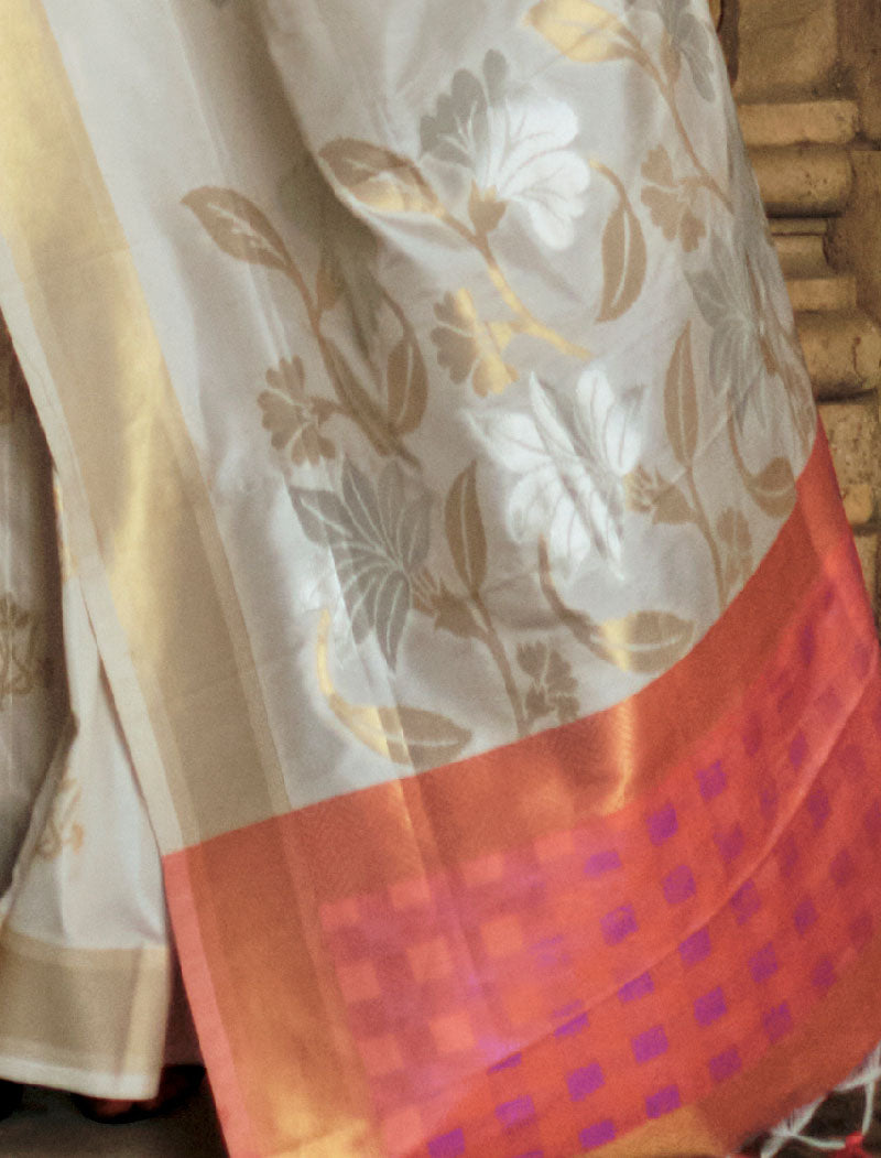 Off White & Peach Soft Silk Saree Handloom Weaving With Contrast Pallu And Blouse