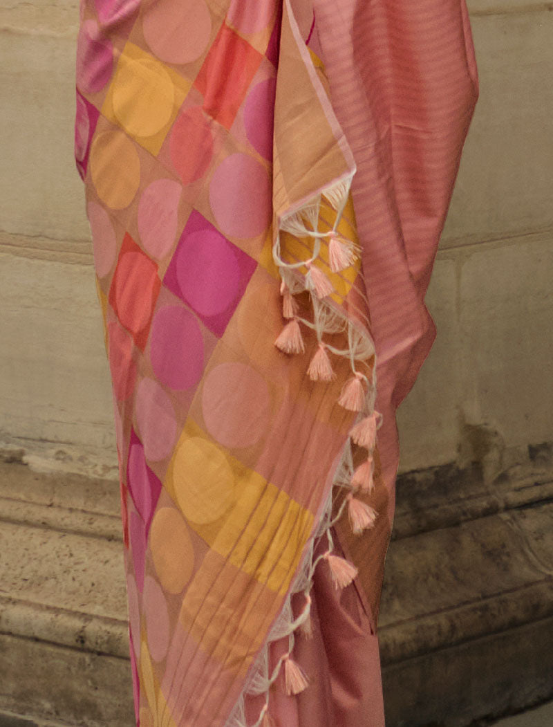 Peach Soft Silk Saree Handloom Weaving With Contrast Pallu And Blouse