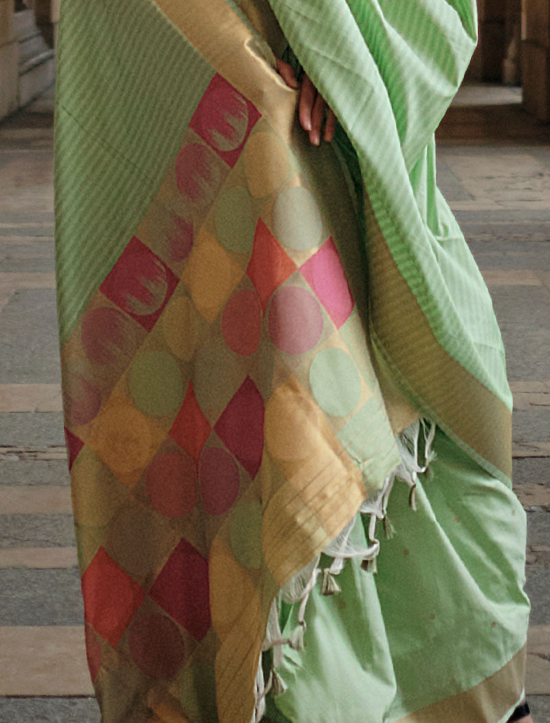 Pista Green Soft Silk Saree Handloom Weaving With Contrast Pallu And Blouse