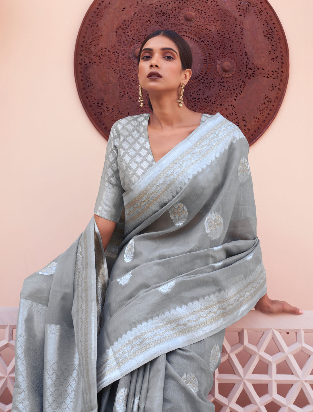 Eternal Grace Women Pure Linen Handloom Wedding Saree