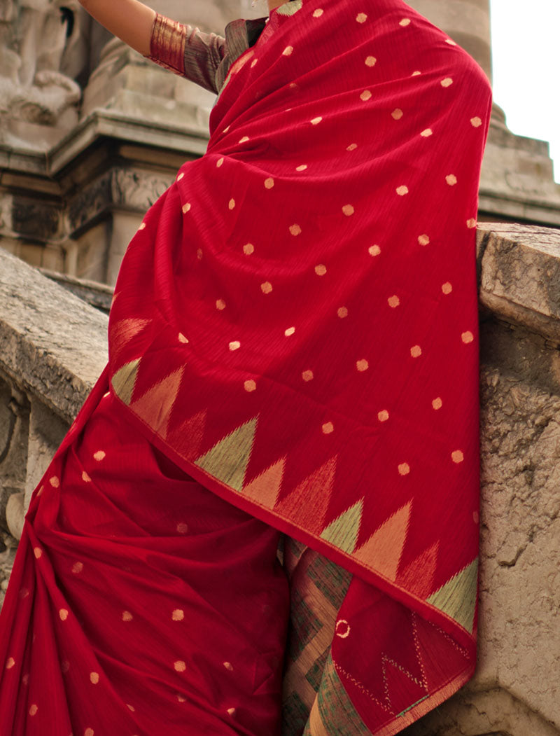 Maroon Khadi Silk Saree Handloom Weaving With Contrast Pallu And Blouse