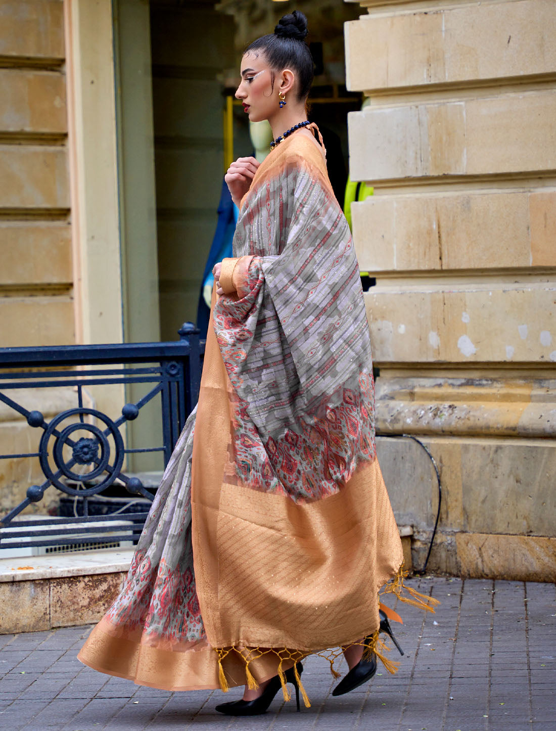 Ethereal Essence: Sequined Poly Brasso Handloom Saree Set