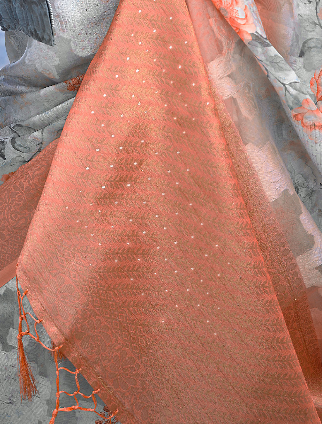 Mesmerizing Radiance: Handloom Poly Brasso Saree with Sequins