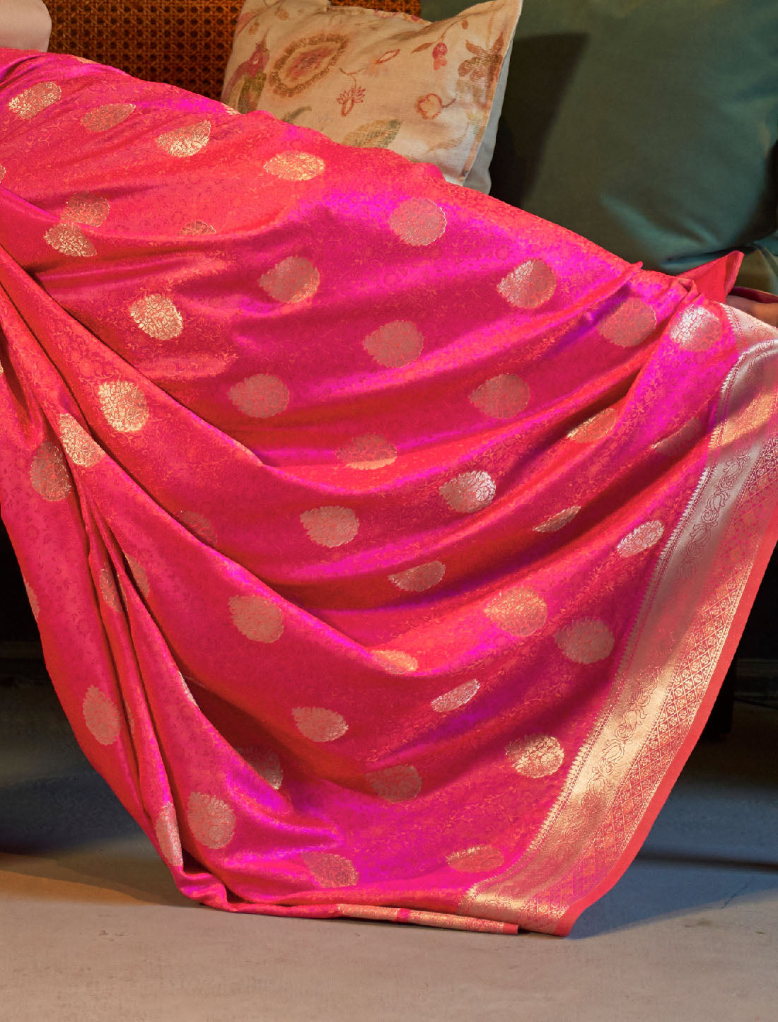 Divine Drapes Women Pure Satin Tanchoi Handloom Weaving Wedding Saree