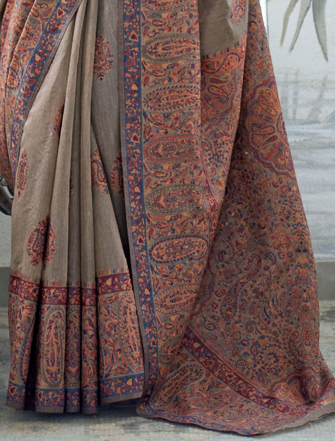 Kashmiri Grandeur Modal Silk Handloom Weaving Saree For Women