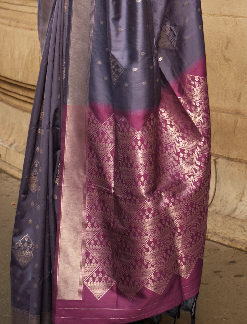 Grey Soft Silk Handloom Weaving Fancy Saree With Contrast Pallu And Blouse