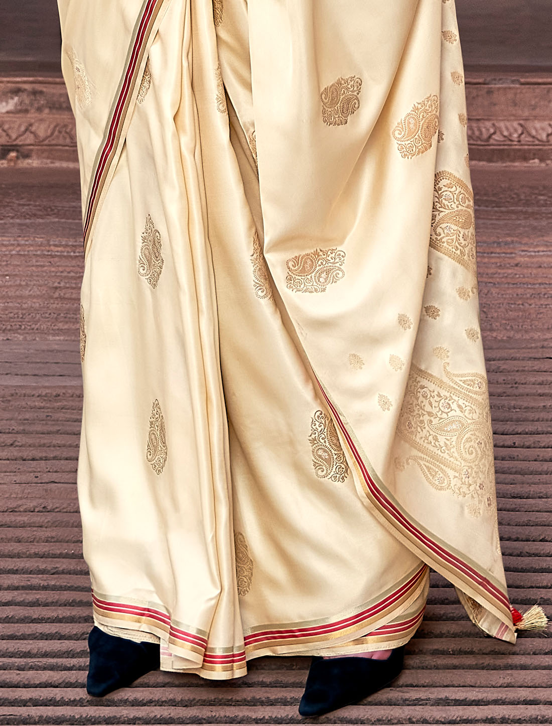 Satin Splendor Pure Satin With Zari Weaving & Contrast Saree for Women