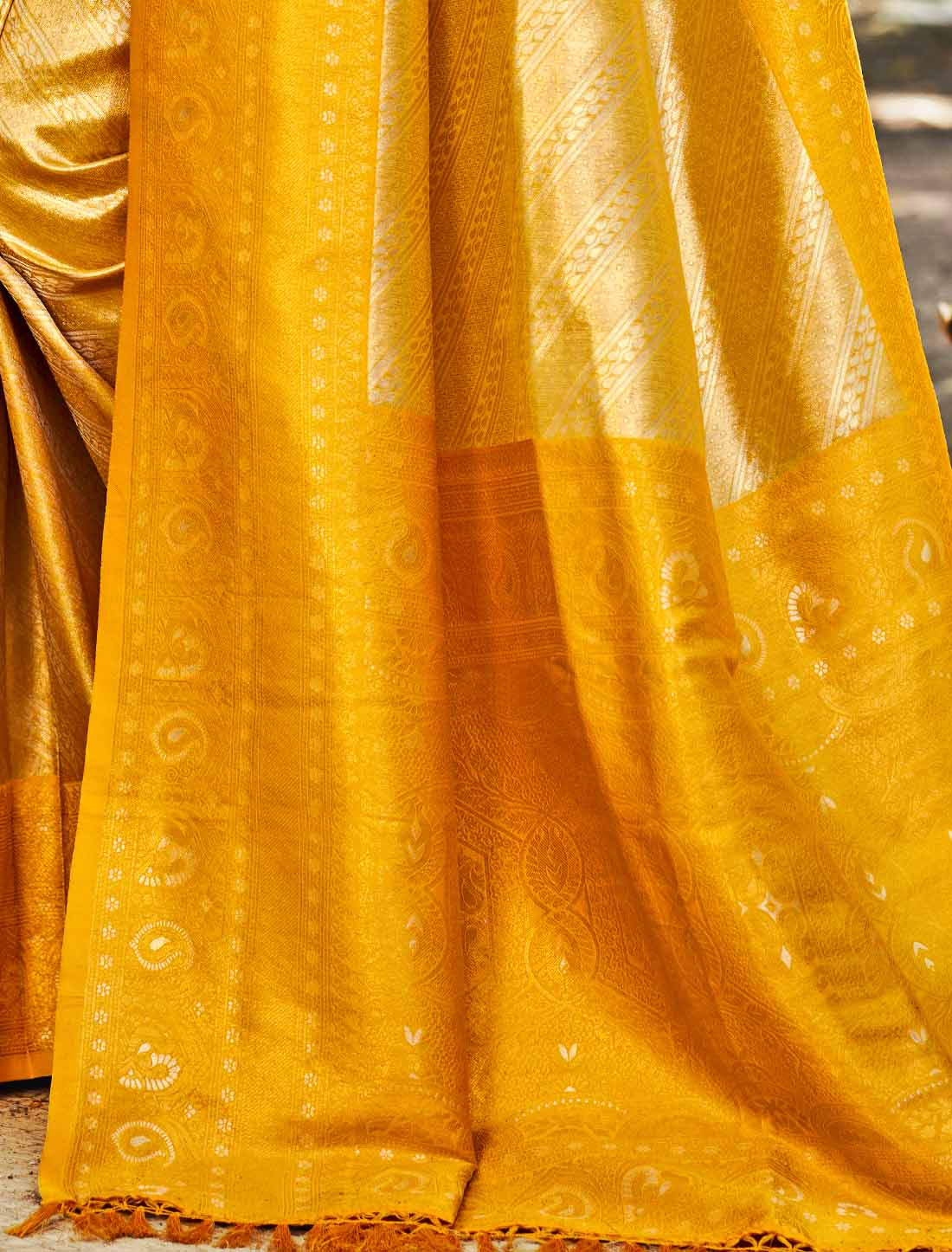 Kanjivaram Silk Un-Stitched Designer Woven Ethnic Saree