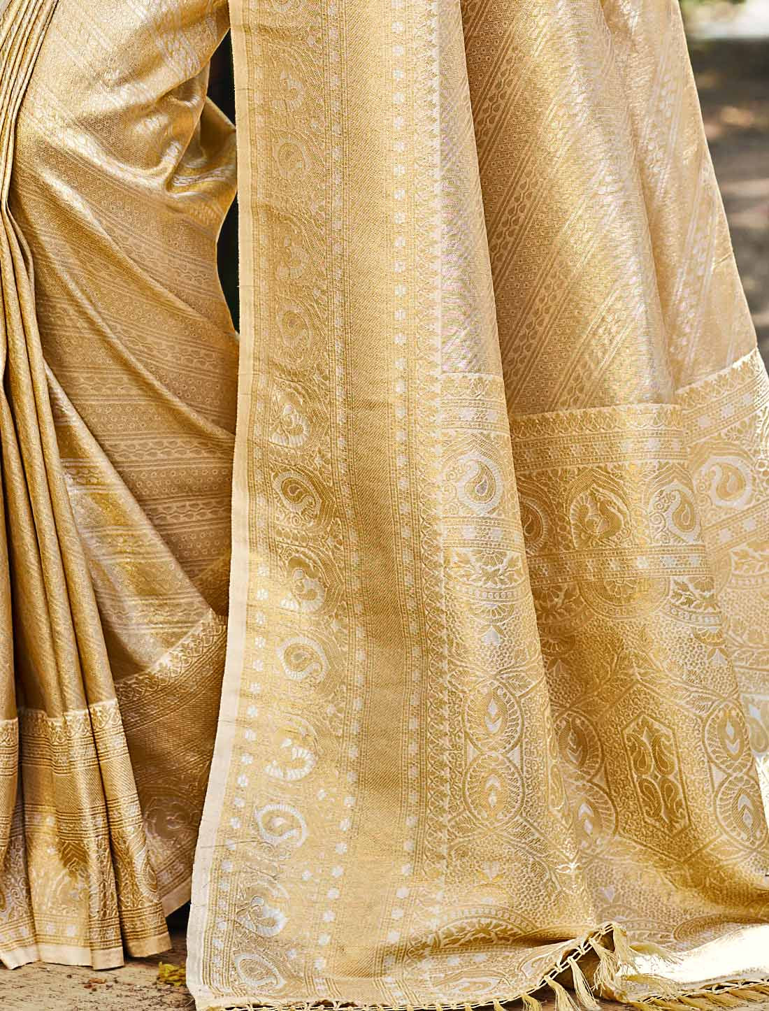 Kanjivaram Silk Ethnic Un-Stitched Designer Woven Saree For Women