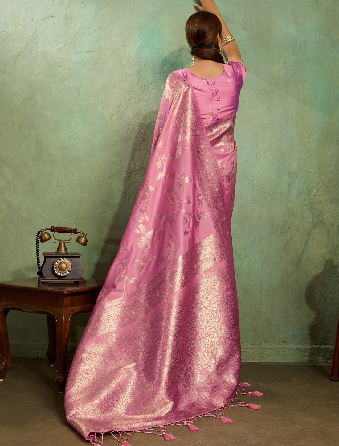 Exquisite Pink Banarasi Silk Jaal Patterns Zari Meenakari Saree