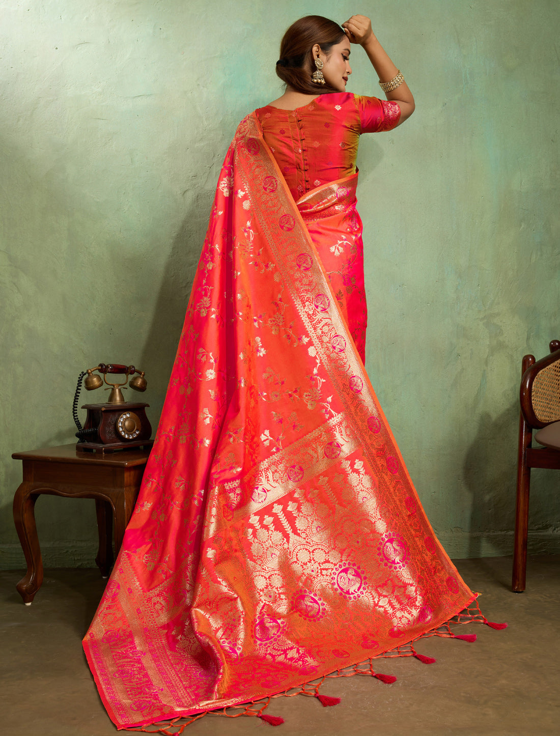 Elegant Dual Tone Banarasi Silk Party Wear Sare Self Butti Blouse