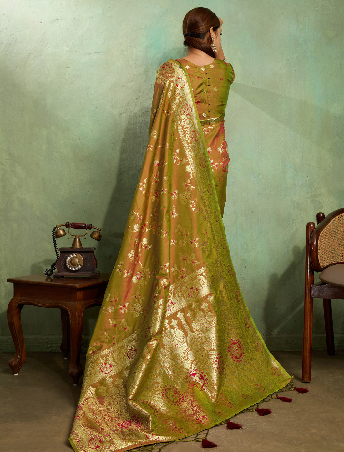 Dual Tone Green Banarasi Silk Golden Zari Party Wear Saree