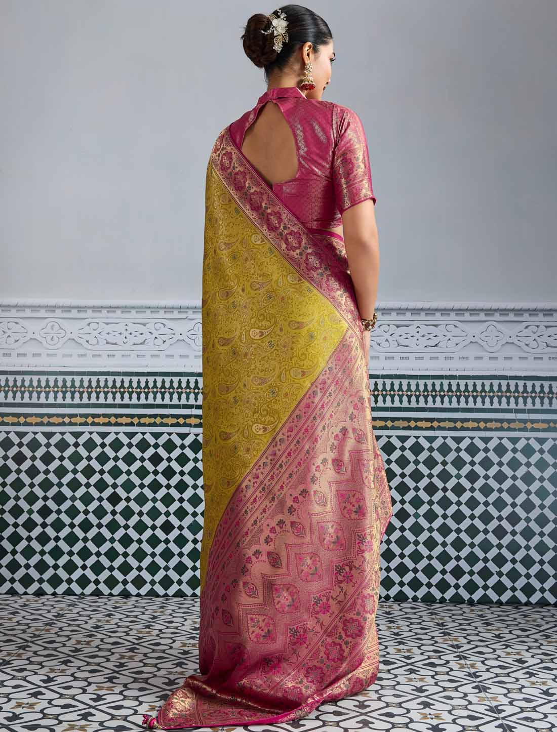 Ethnic Kanjivaram Soft Silk Soft Zari & Meenakari Woven UnStitched Saree