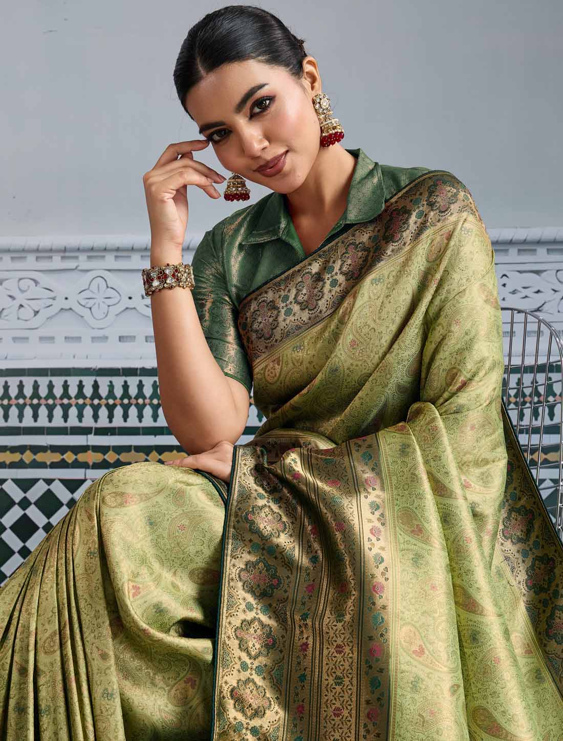 Ethnic Kanjivaram Soft Silk UnStitched Soft Zari & Meenakari Woven Saree