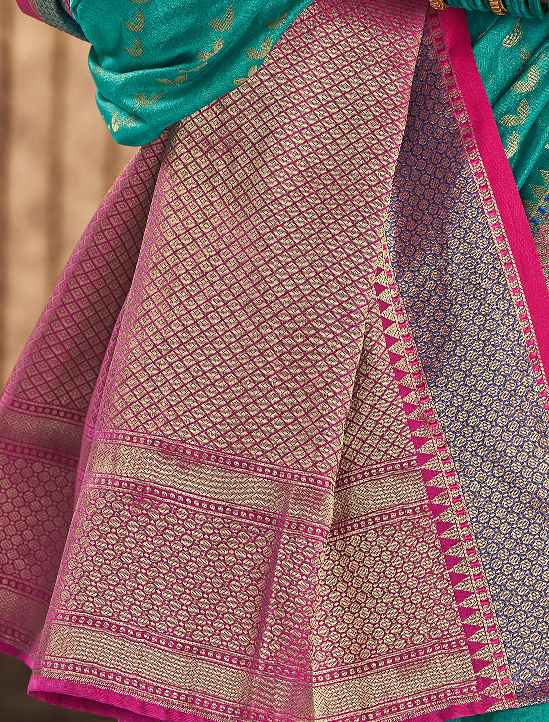 Graceful Banarasi Silk Weaving Sarees with Blouse