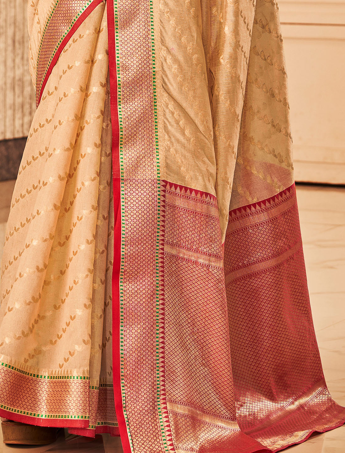 Luxurious Banarasi Silk Weaving Sarees with Blouse